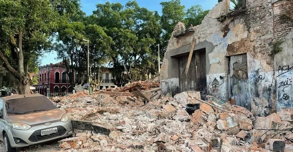 Queda de casarão que abrigou Hotel Colombo assusta  moradores de Cachoeira