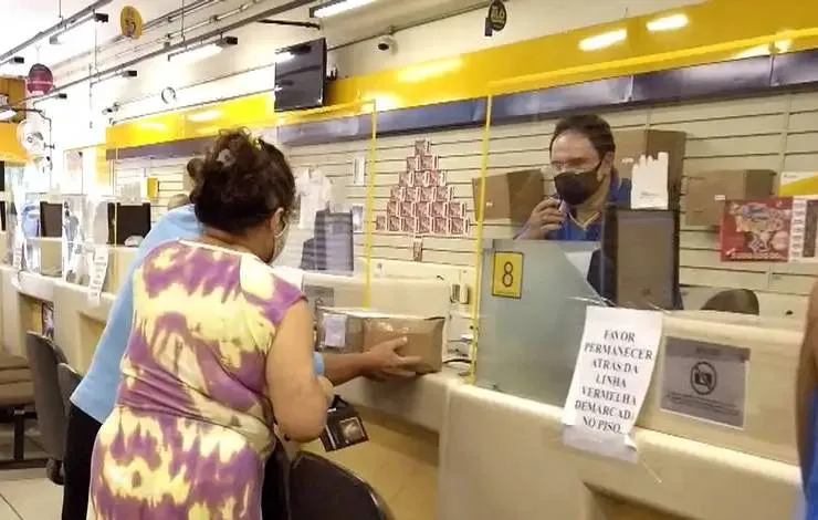 Trabalhadores dos Correios avaliam greve na semana da Black Friday