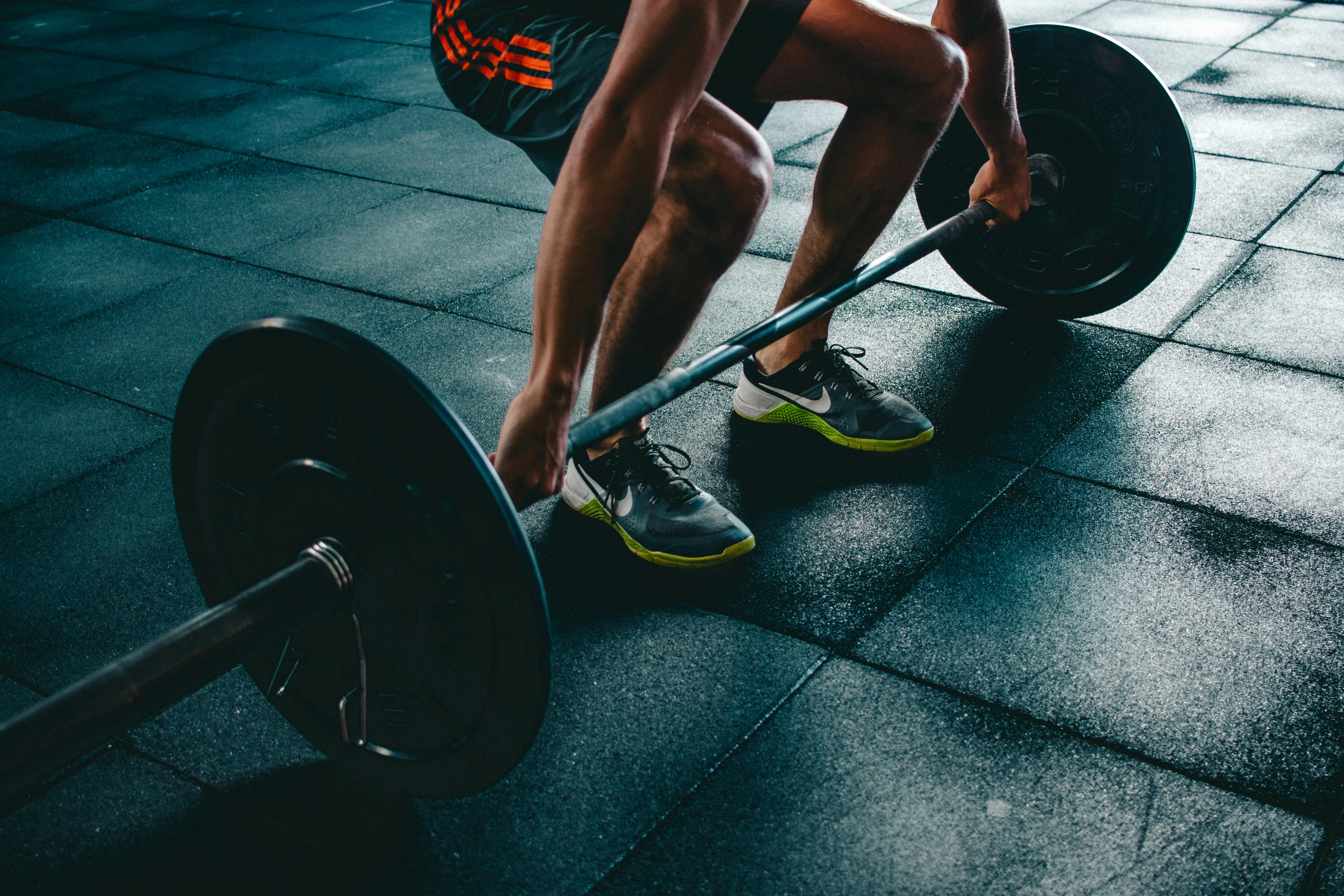 É melhor fazer aeróbico ou musculação primeiro? Estudo explica