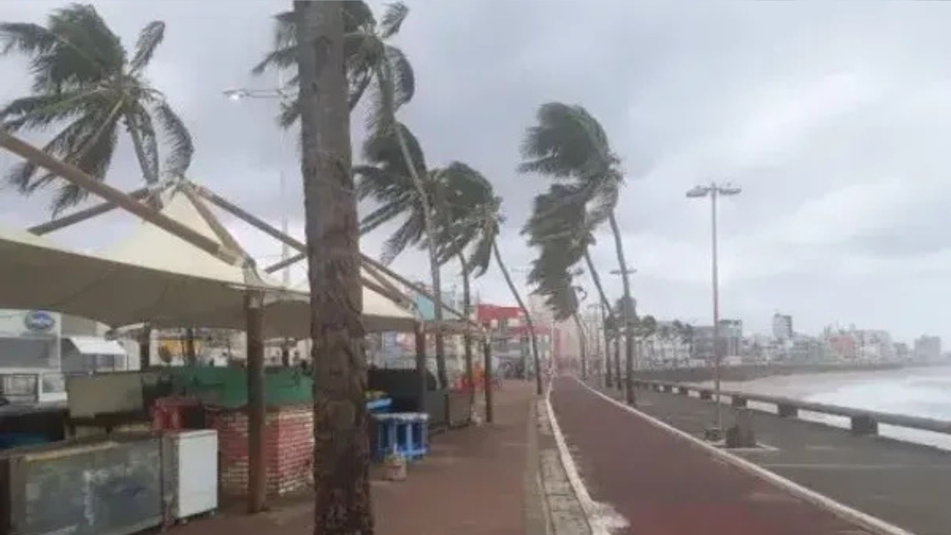 Chove em Salvador nesta segunda-feira. Foto: Dinaldo dos Santos | Aratu On