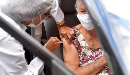 Covid-19: idosos a partir de 65 anos começam a receber a 4ª dose nesta segunda; veja locais