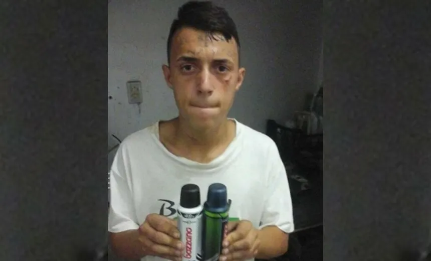 RECAÍDA: Jovem que teve testa tatuada com “ladrão e vacilão” é preso por furto em SP