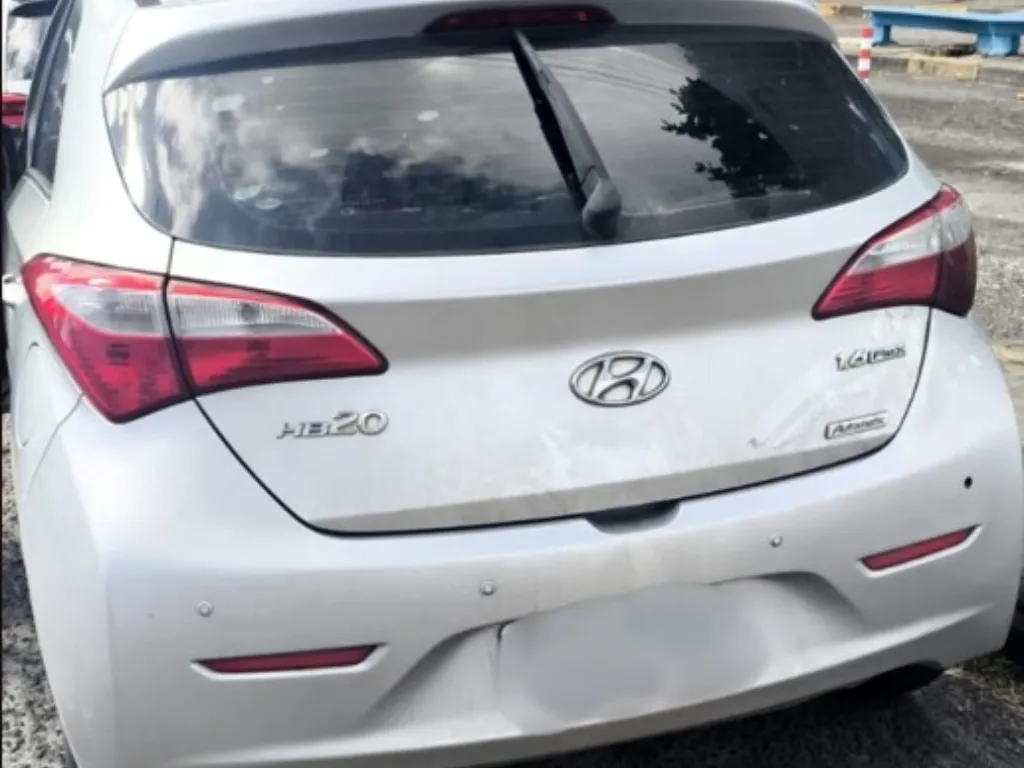 Casal é preso com carro roubado no Terminal de São Joaquim, em Salvador