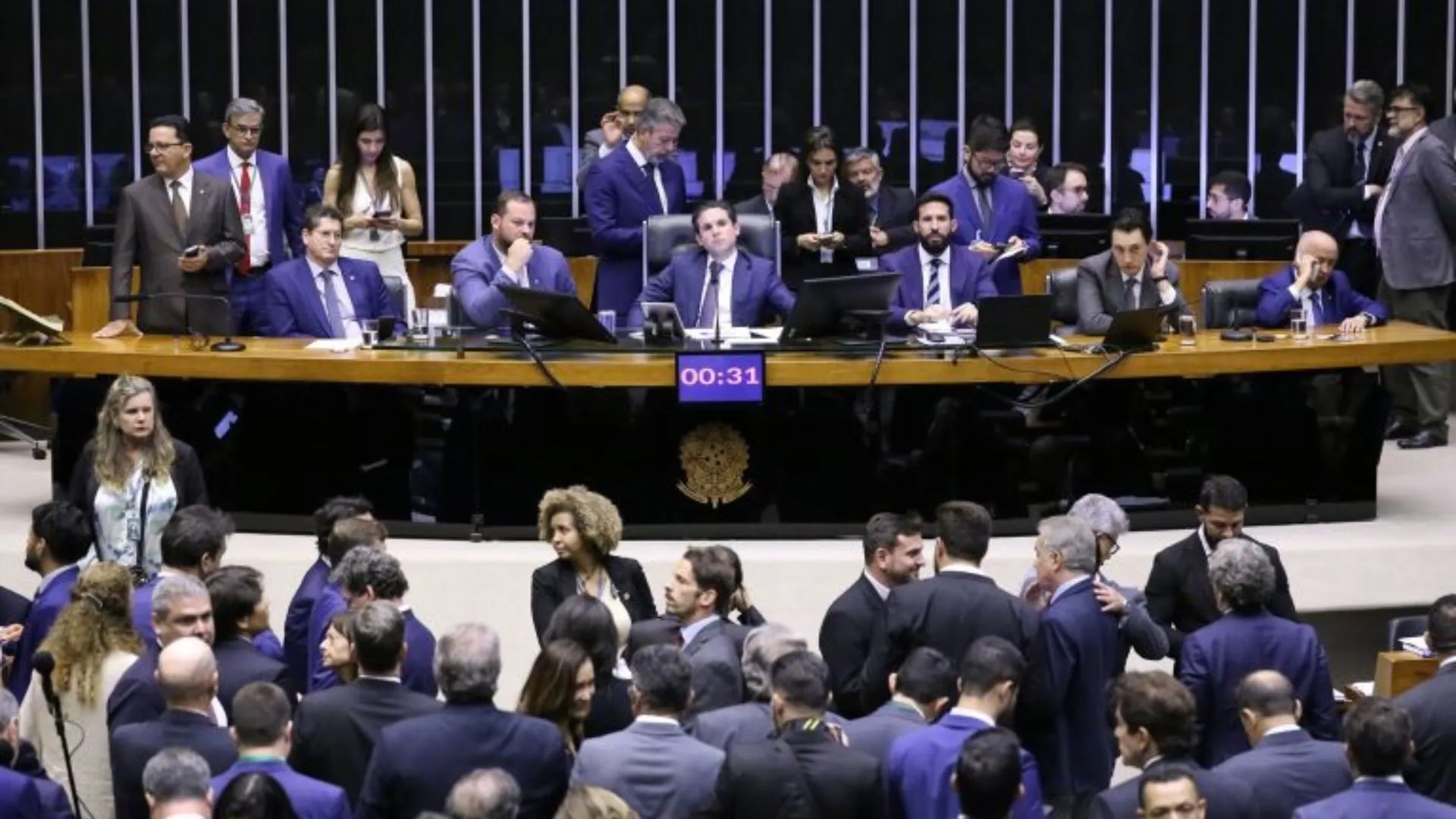Câmara aprova isenção do Imposto de Renda para quem ganha até R$ 5 mil