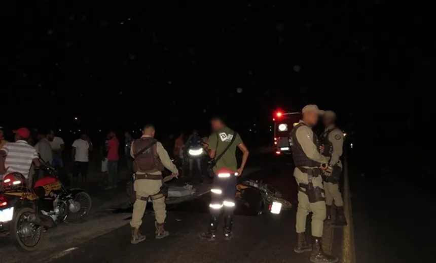 BR-242: mototaxista morre e passageiro fica ferido após batida com caminhonete