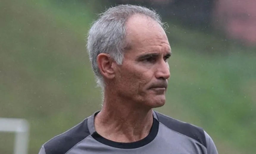 Carlos Amadeu é demitido do Vitória após derrota contra o São Bento