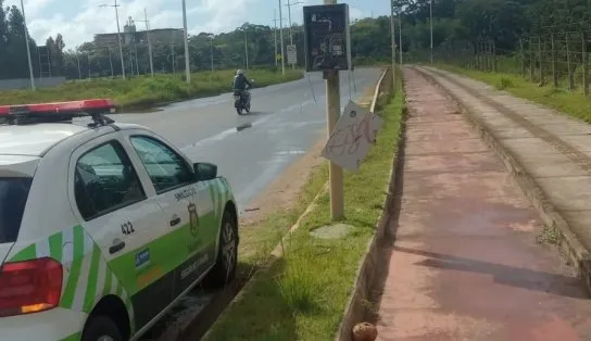 Moradores de Cajazeiras e motoristas protestam na Avenida 29 de Março após retornos serem bloqueados 
