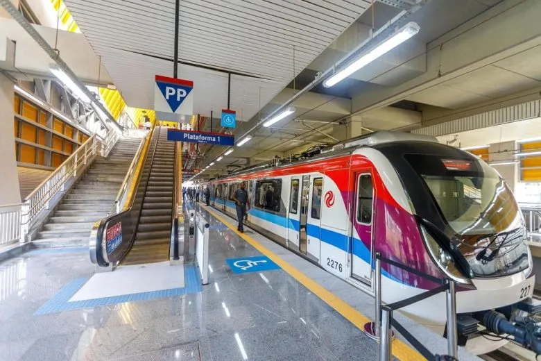 Trens da linha 1 do metrô de Salvador operam em uma via após pane elétrica