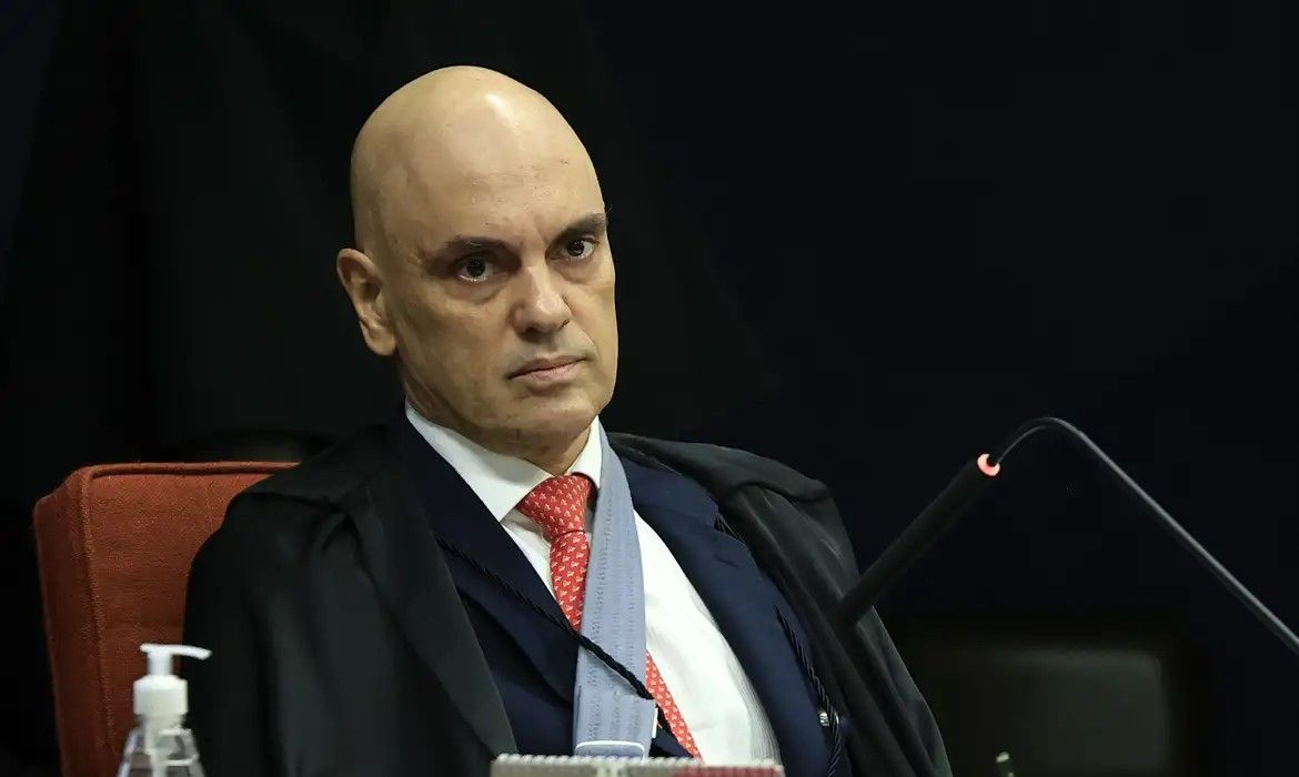 Moraes Capa