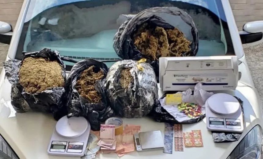 Drogas avaliadas em R$ 200 mil são apreendidas no bairro de Armação, em Salvador