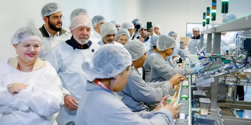 A fábrica de hemoderivados da Hemobrás, localizada em Goiana (PE), é considerada atualmente a maior do gênero na América Latina/Foto: Ricardo Sturckert