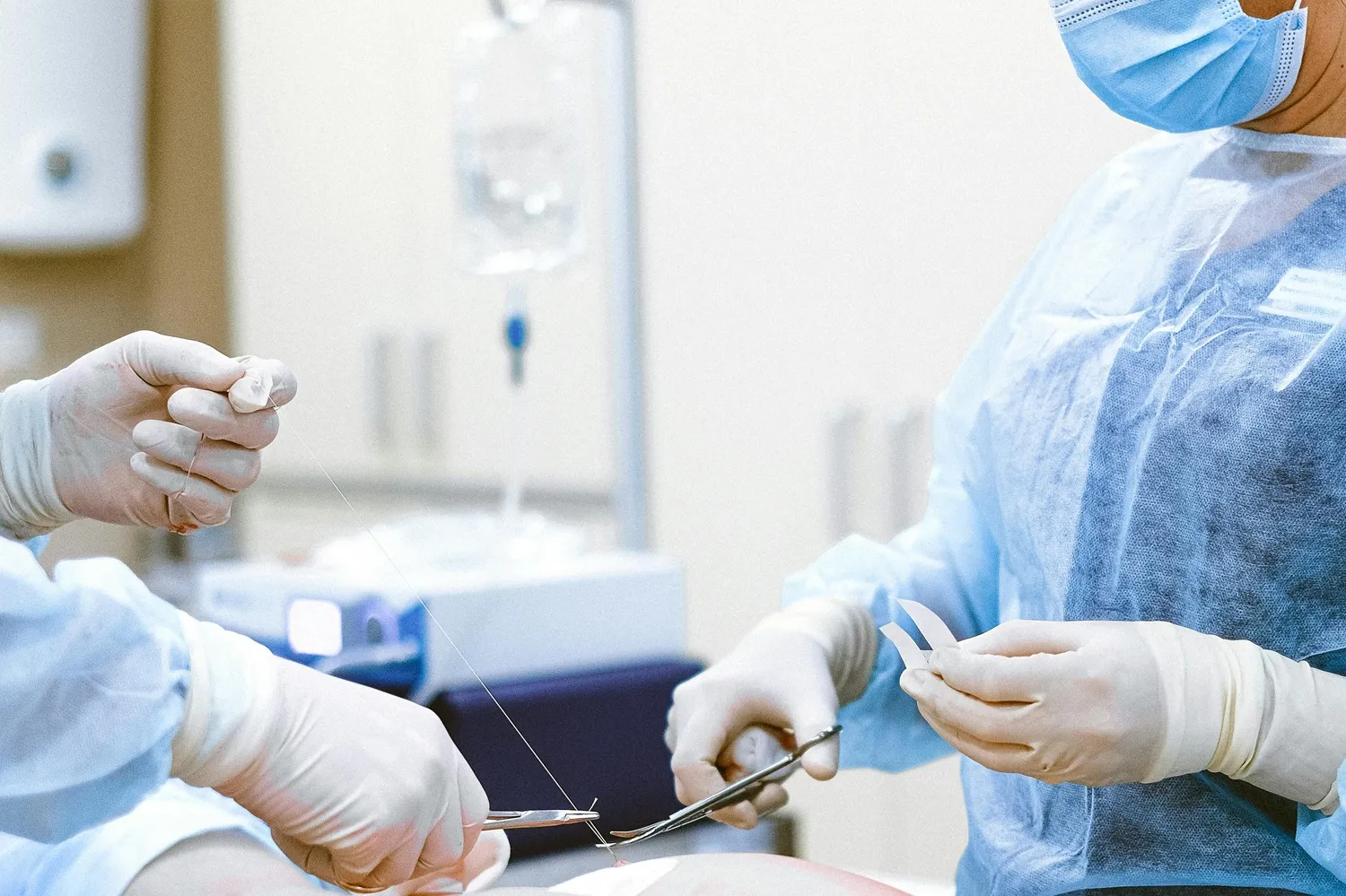 Justiça absolve médico que dopou paciente durante cirurgia para fazer sexo