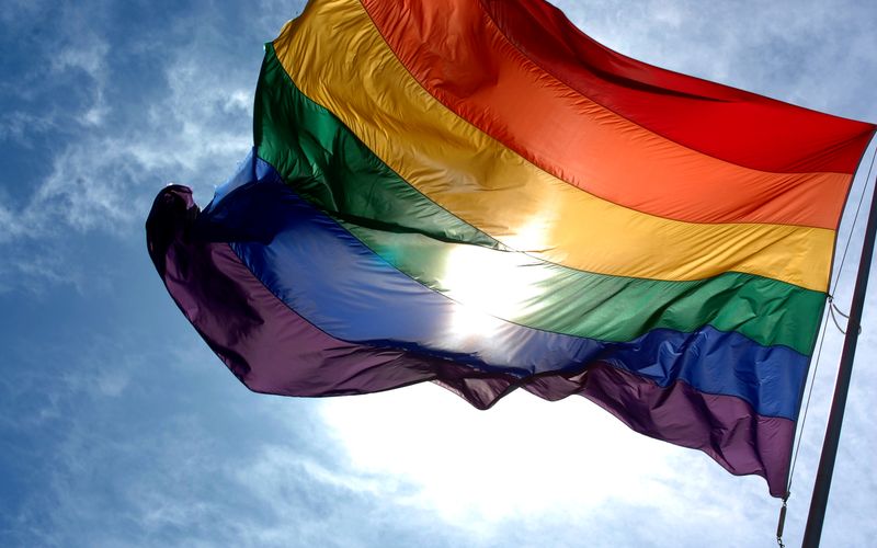 Al&eacute;m da ado&ccedil;&atilde;o, pessoas LGBTQIAPN+ tamb&eacute;m podem formar suas fam&iacute;lias por meio da reprodu&ccedil;&atilde;o assistida ou da filia&ccedil;&atilde;o biol&oacute;gica, quando existente. | Foto: Reprodu&ccedil;&atilde;o/Pexels