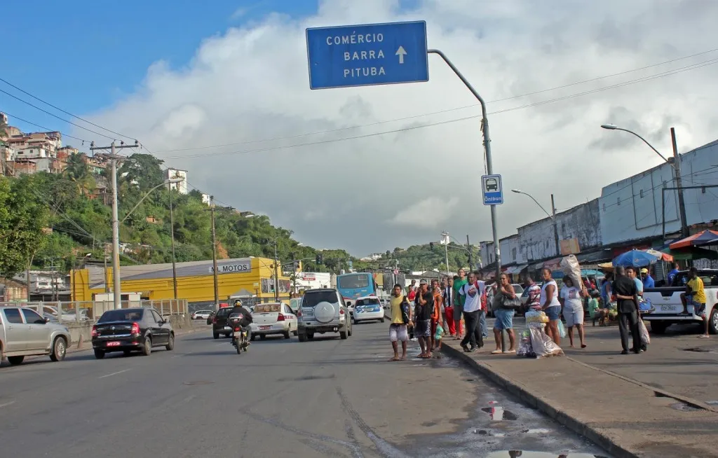 VIOLÊNCIA: Homem é morto a tiros em ponto de ônibus na Avenida Oscar Pontes