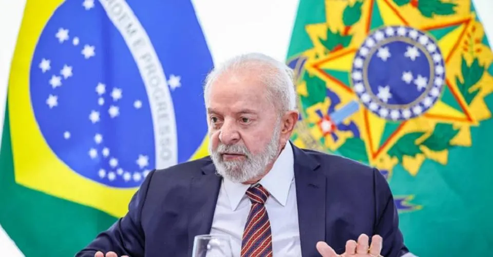 Lula está apto a exercer sua rotina de trabalho, diz boletim médico