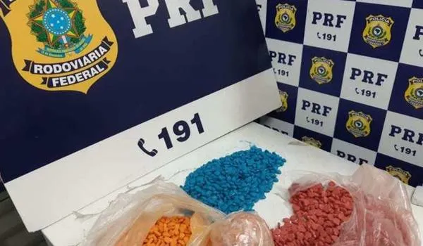 Jovem é preso transportando 4 mil comprimidos de ecstasy em Vitória da Conquista