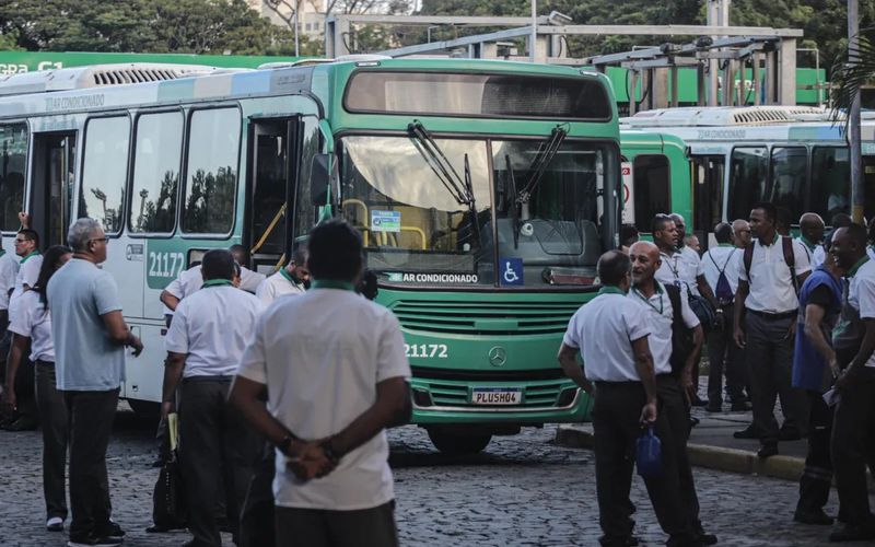 Profissionais rodovi&aacute;rios j&aacute; contam com passe livre em parte do transporte coletivo por meio de conven&ccedil;&otilde;es trabalhistas, e o projeto busca estender esse direito ao sistema metrovi&aacute;rio/Foto: Reprodu&ccedil;&atilde;o