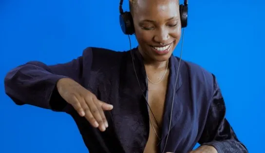 Casa Preta retoma programação presencial no mês de março com shows de DJ Belle, Vanessa Mello e muito mais; confira