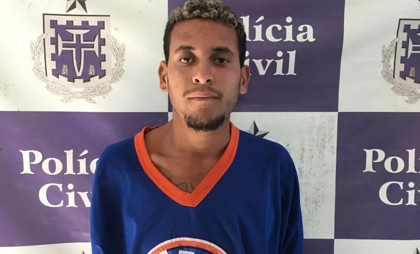 TEIXEIRA DE FREITAS: Homem é flagrado em casa com pistola e maconha