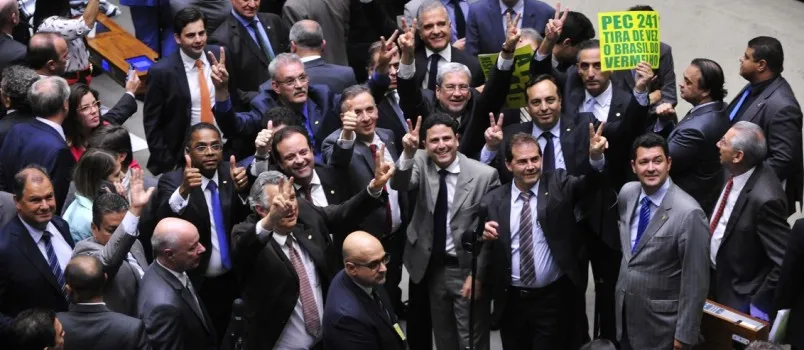 OPINIÃO: “A PEC 241 responde a interesses de grupos dominantes”, diz educador