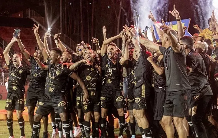 Já campeão, Vitória quebra recorde de público no Barradão e vence o Sport em Salvador