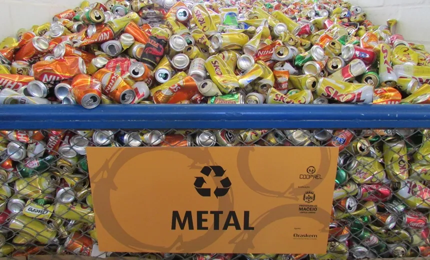 Materiais recicláveis podem ser trocados por alimentos e descontos em cursos
