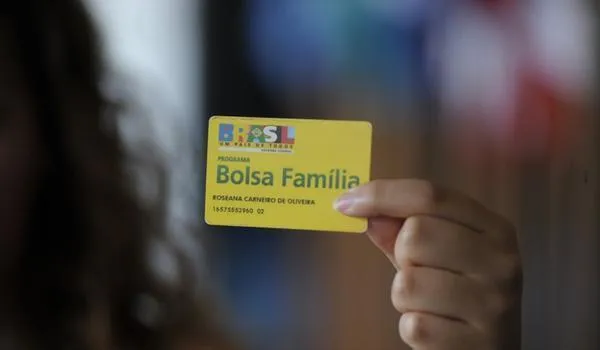 Governo anuncia modelo de financiamento do Renda Cidadã, que vai substituir o Bolsa Família