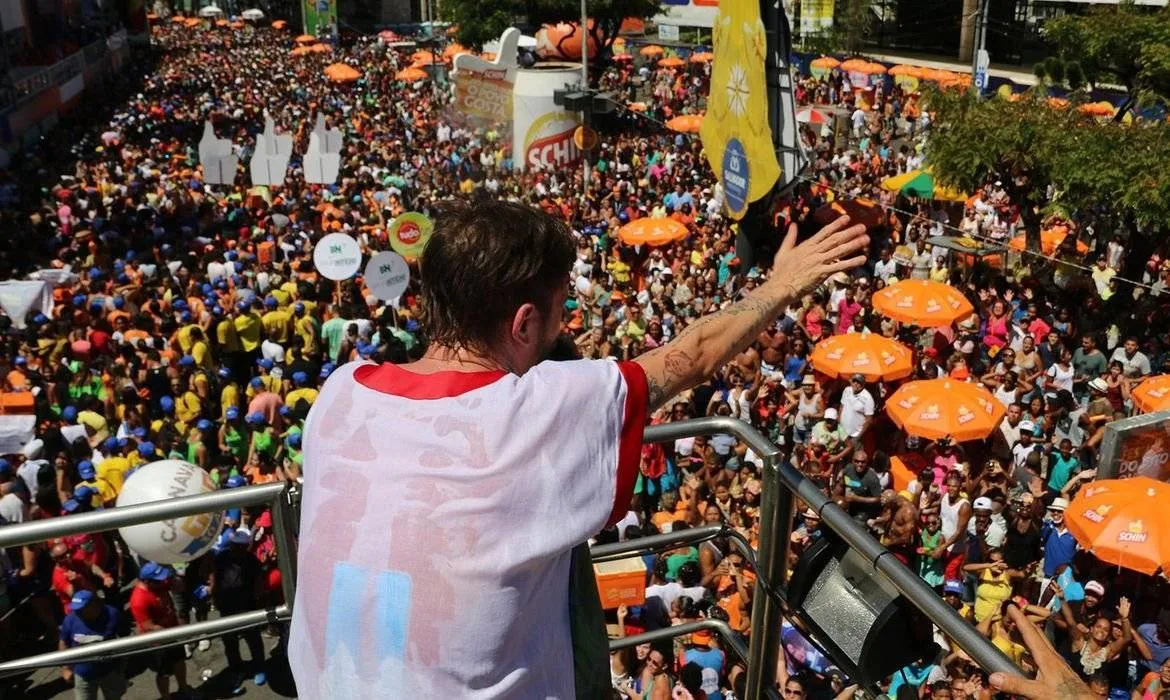9 músicas baianas estão entre as 20 mais tocadas em shows no país; veja lista