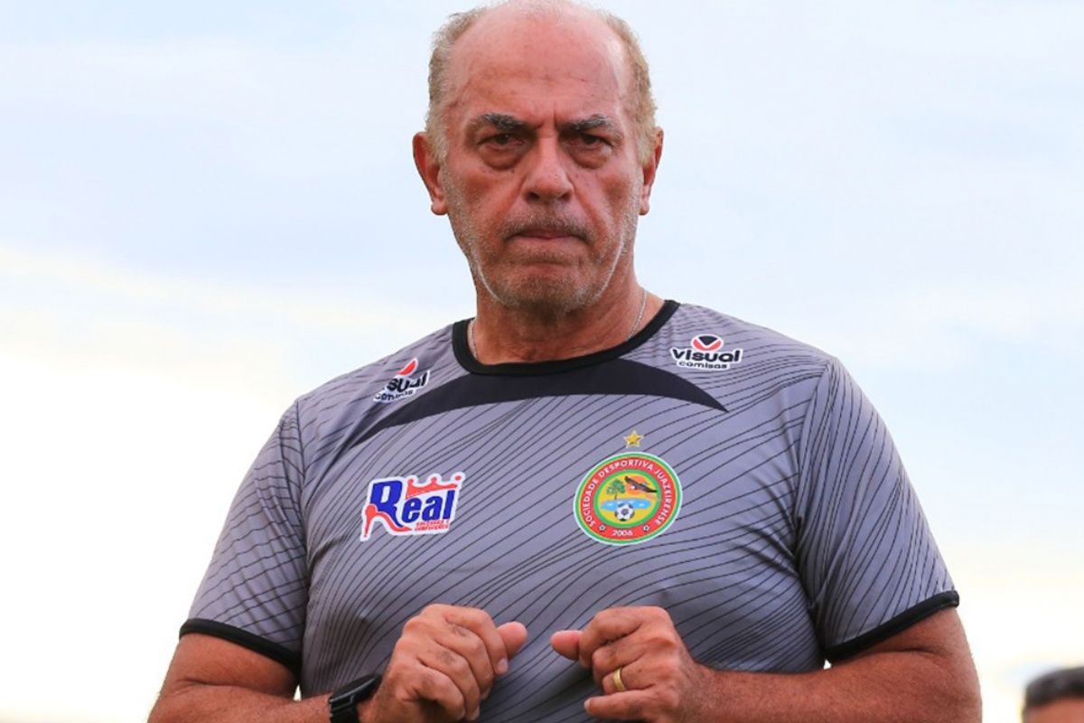 O t&eacute;cnico Carlos Rabello, da Juazeirense, foi hospitalizado ap&oacute;s um mal estar sofrido depois do jogo da S&eacute;rie D contra o Atl&eacute;tico de Alagoinhas. Foto: Divulga&ccedil;&atilde;o