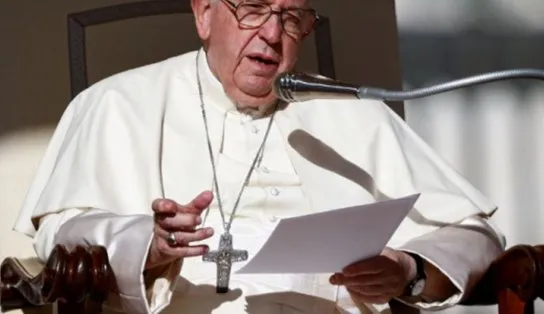Após ameaça de Putin, Papa Francisco diz que uso de armas nucleares é "loucura"