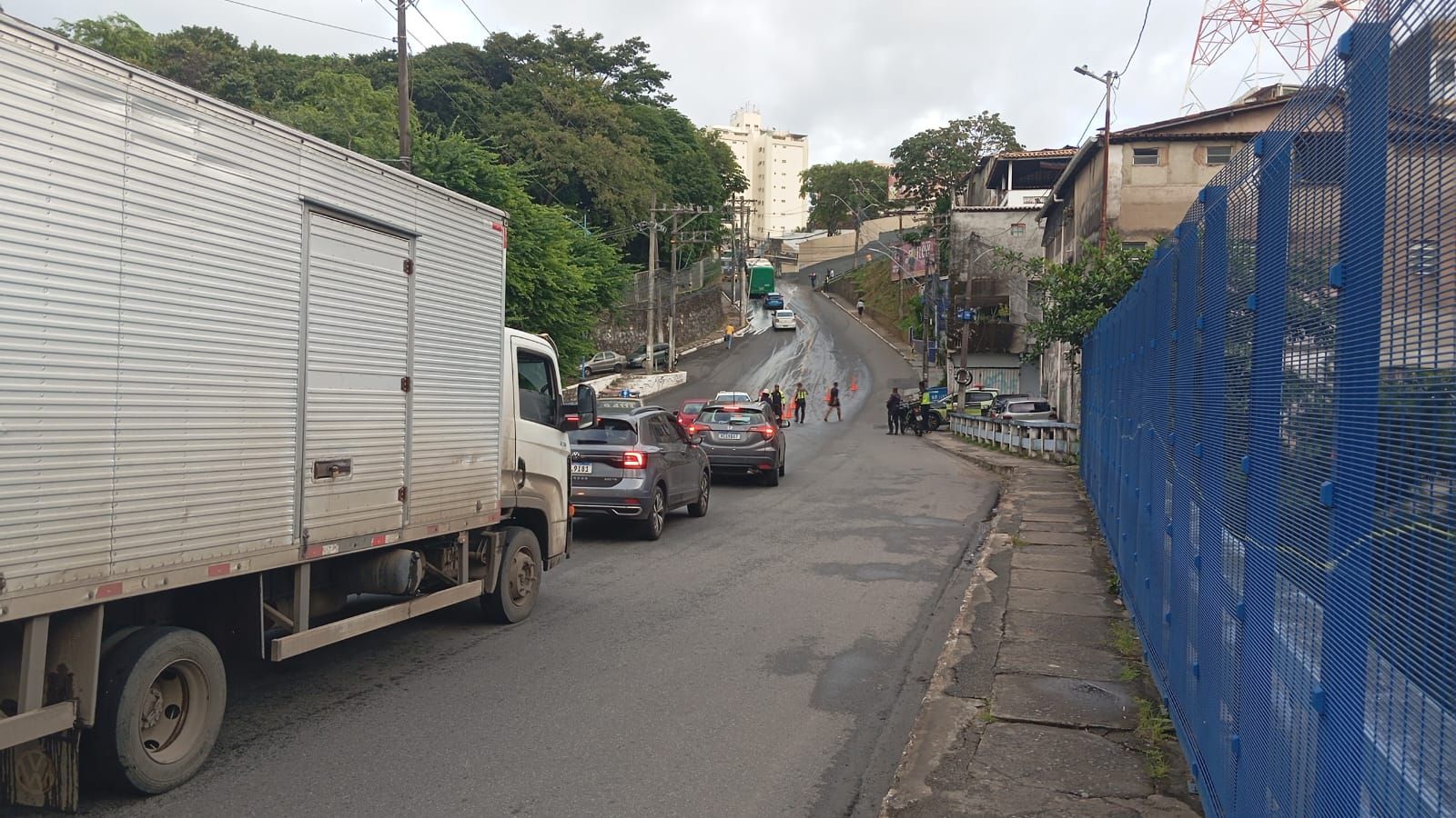 Óleo na Pista na Rua Caetano Moura. Foto: João Carlos Santos | TV Aratu