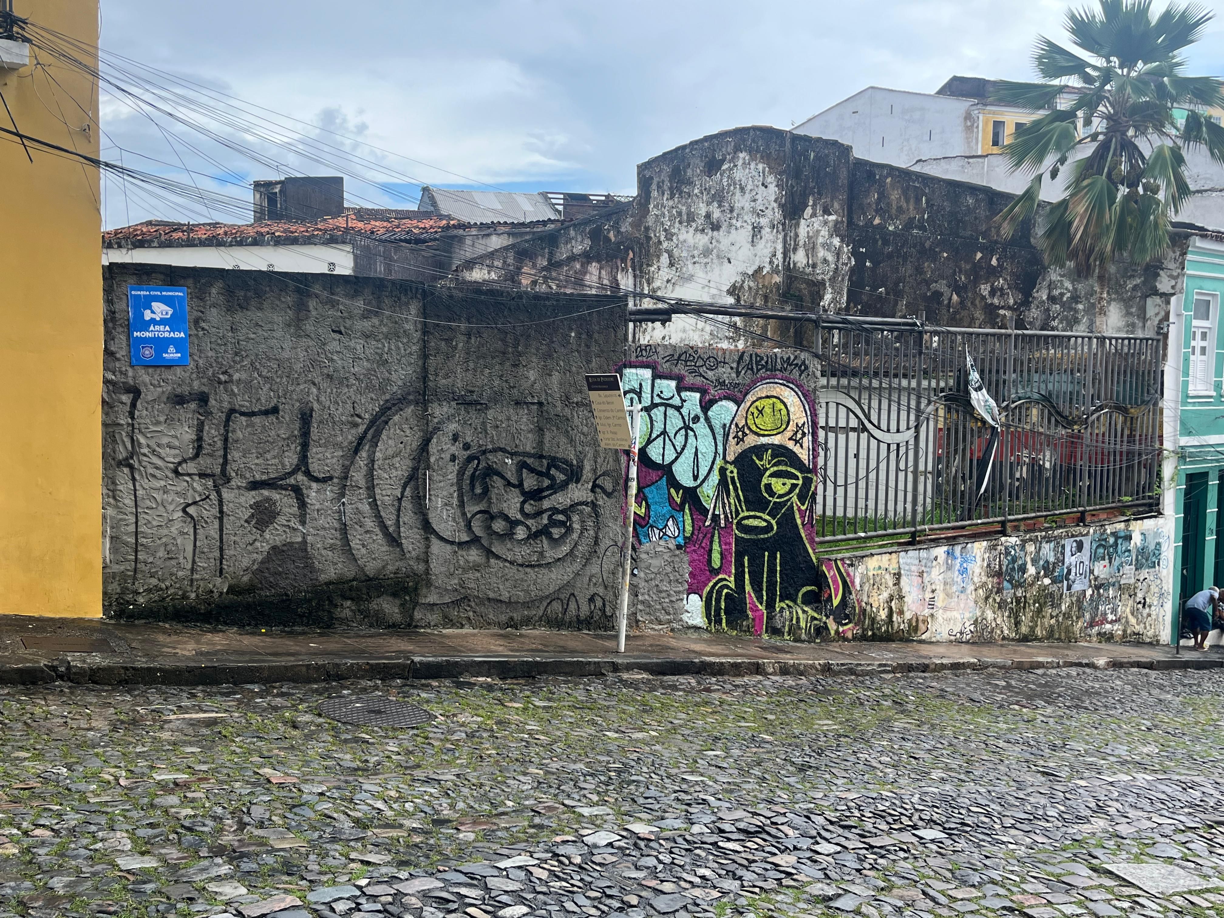 Portões da Praça do Reggae foram lacrados para coibir entrada de vândalos | Foto: Matheus Caldas/Aratu On