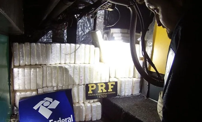Meia tonelada de cocaína é encontrada em ônibus com religiosos no Paraná