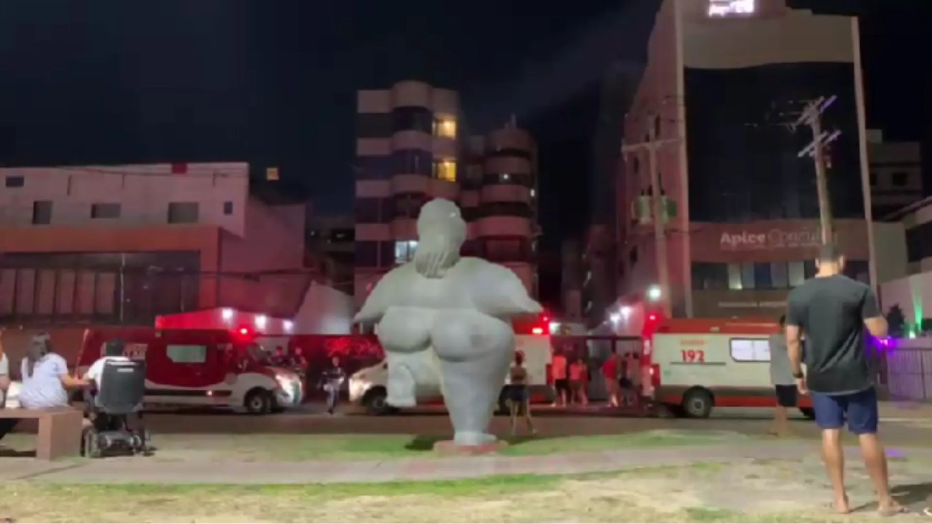 Incêndio em frente às Gordinhas de Ondina