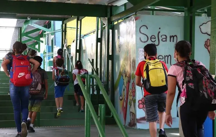 Exigência de certidão negativa para trabalhar com crianças é aprovada na Câmara