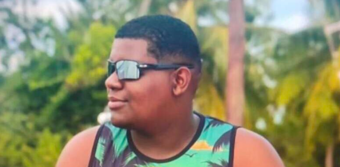 Arthur Pereira dos Santos, de 20 anos, foi morto a tiros em um posto de combust&iacute;vel na BA-030, zona rural de Mara&uacute;