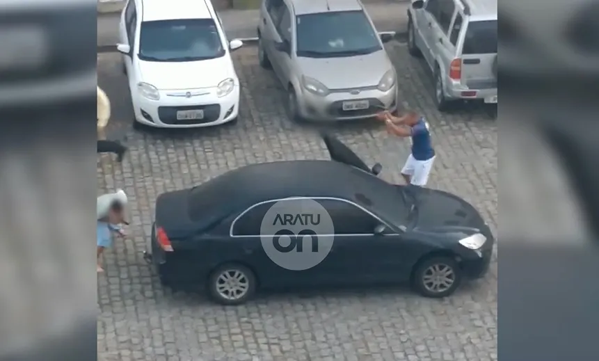 Fogo amigo! Vídeo flagra PM atirando contra o próprio colega em Salvador; assista 