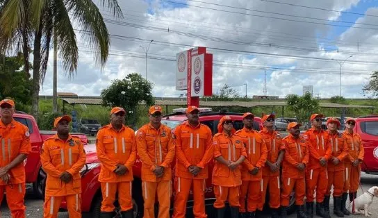 Bombeiros militares da Bahia seguem para trabalhar no resgate de vítimas da chuva em Pernambuco 
