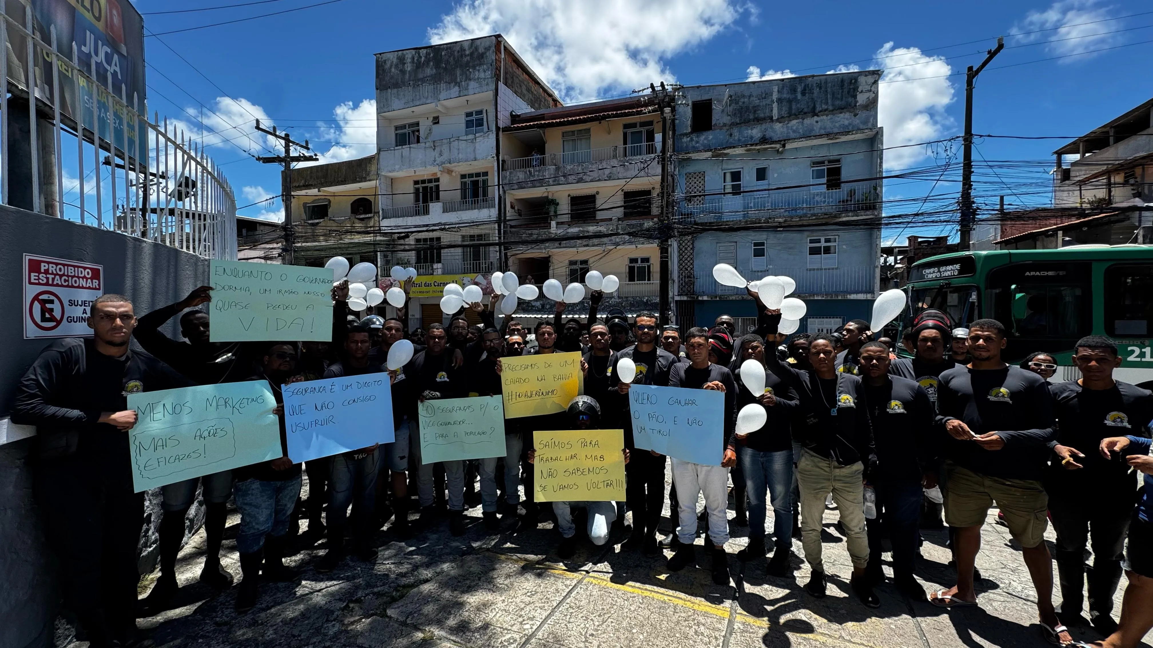 Motoboys protestam após colega ser baleado: 'Cansei de chorar'