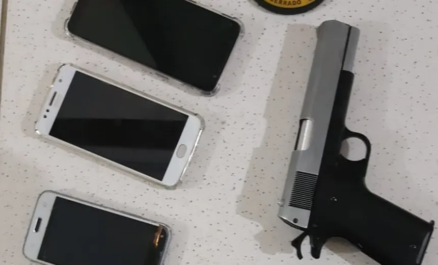 Polícia prende dupla com simulacro de arma de fogo, em Bom Jesus da Lapa 