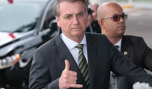 Ministro do STF encaminha pedido de prisão contra Bolsonaro; ação cita descumprimento de isolamento