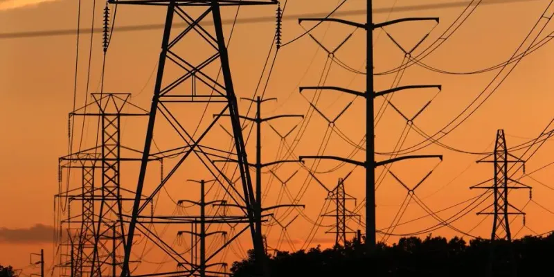 Redes elétricas não são apenas fios e postes. Elas incluem transformadores, subestações e sistemas de proteção para garantir energia segura/Foto: Getty Images 