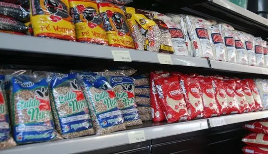 Distribuição de cestas básicas para alunos da Rede Municipal é retomada nesta quinta-feira
