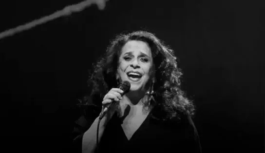 Ícone da música brasileira, cantora Gal Costa morre aos 77 anos