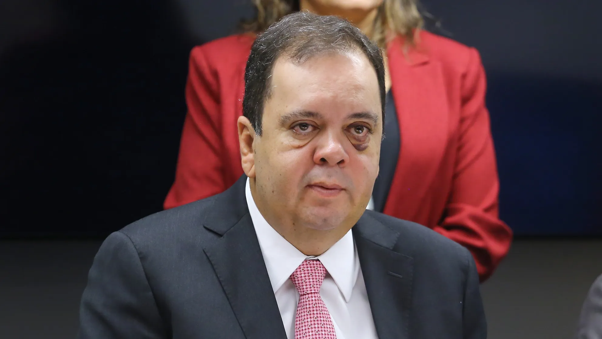  Elmar xinga repórter ao ser questionado sobre aluguel: 'Tomar no c*'