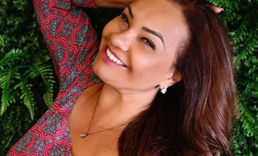 Solange Couto posa nua e surpreende fãs; ?espetáculo de mulher?
