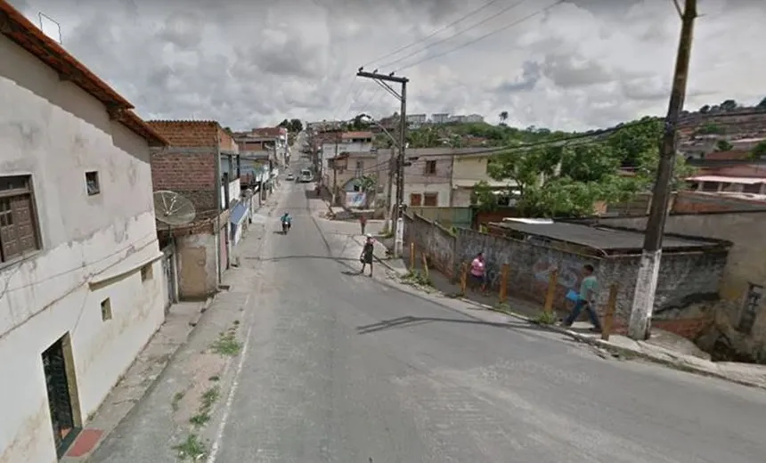 Durante assalto, jovem é baleado após dizer aos bandidos que não tinha celular
