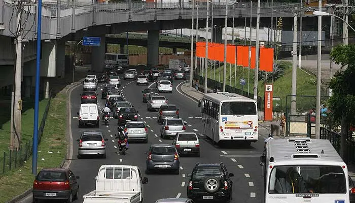 Passageiro é baleado após reagir a assalto na Avenida Bonocô