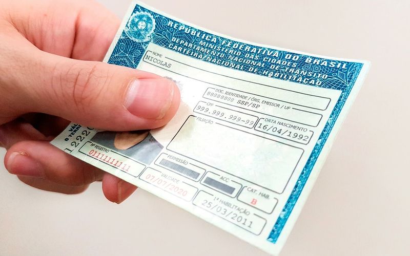 Adolescente n&atilde;o possu&iacute;a habilita&ccedil;&atilde;o e utilizava o celular no momento do acidente, o que agravou o risco da conduta/Foto: Reprodu&ccedil;&atilde;o