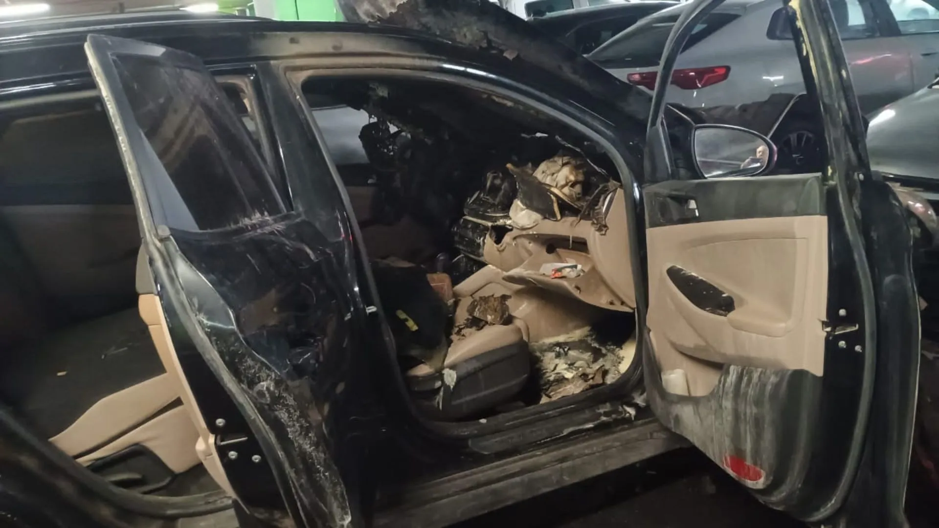 VÍDEO: carro pega fogo no estacionamento do Aeroporto de Salvador